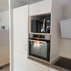 img Intégration du frigo et ajout meuble four sur pan de travail